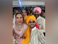 Sonnalli Seygall, Ashesh L Sajnani wedding reception: BFFs Raai Laxmi, Sahil Salathia give special performance for newlyweds - News | Sonnalli Seygall, Ashesh L Sajnani wedding reception: BFFs Raai Laxmi, Sahil Salathia give special performance for newlyweds | Latest entertainment News at Lokmattimes.com