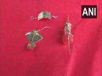 Makar Sankranti 2021: Hyderabad man crafts miniature gold kite, silver face mask - News | Makar Sankranti 2021: Hyderabad man crafts miniature gold kite, silver face mask | Latest national News at Lokmattimes.com Makar Sankranti 2021: Hyderabad man crafts miniature gold kite, silver face mask - News | Makar Sankranti 2021: Hyderabad man crafts miniature gold kite, silver face mask | Latest national News at Lokmattimes.com