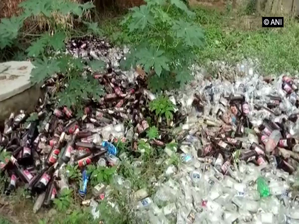 Nine policemen suspended in case of death of ten people due to drinking in Agra | आगरा में शराब पीने से दस व्यक्तियों की मौत के मामले में नौ पुलिसकर्मी निलंबित