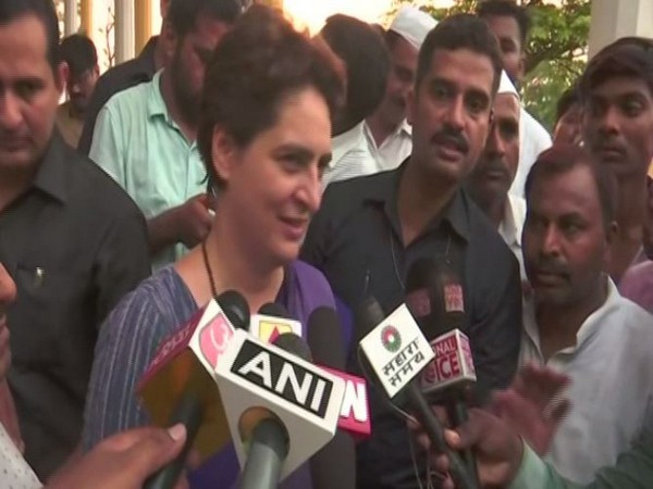 Priyanka Gandhi attacks Uttar Pradesh government, asks workers to unite | प्रियंका गांधी ने उत्तर प्रदेश सरकार पर किया हमला, कार्यकर्ताओं से एकजुट होने को कहा
