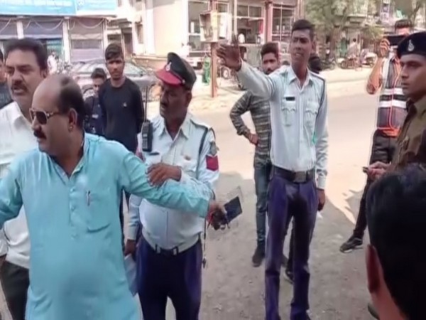 Dalits thrashed on suspicion of 'black magic' in Maharashtra village, 13 arrested in connection | महाराष्ट्र के गांव में ‘काला जादू’ के संदेह में दलितों को पीटा गया, मामले में 13 लोग गिरफ्तार