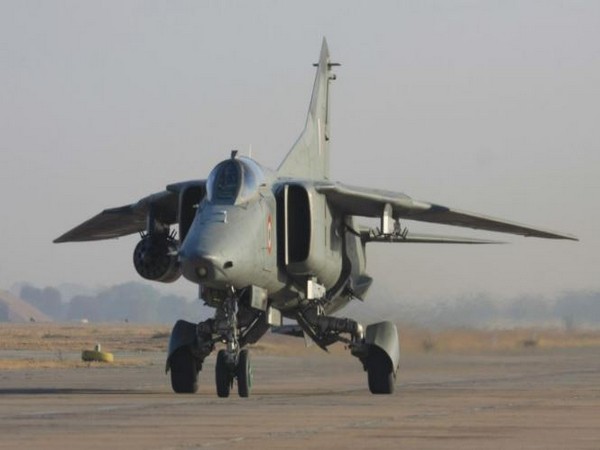 MiG-21 crashes in Rajasthan, pilot safe | राजस्थान में मिग-21 दुर्घटनाग्रस्त, पायलट सुरक्षित