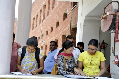 डीयू के कार्यवाहक वीसी ने अफगान छात्रों को हर संभव मदद का आश्वासन दिया - Hindi News | DU's acting VC assures all possible help to Afghan students | Latest india News at Lokmatnews.in