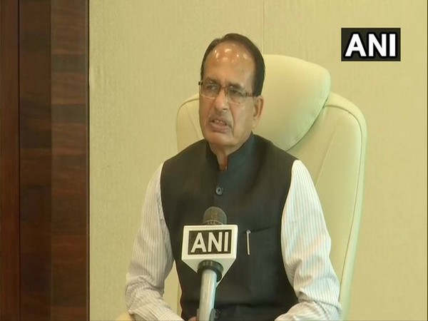 Uttar Pradesh: Mob beats up youth on charges of theft | उत्तर प्रदेश : चोरी के आरोप में भीड़ ने युवक को पीटा