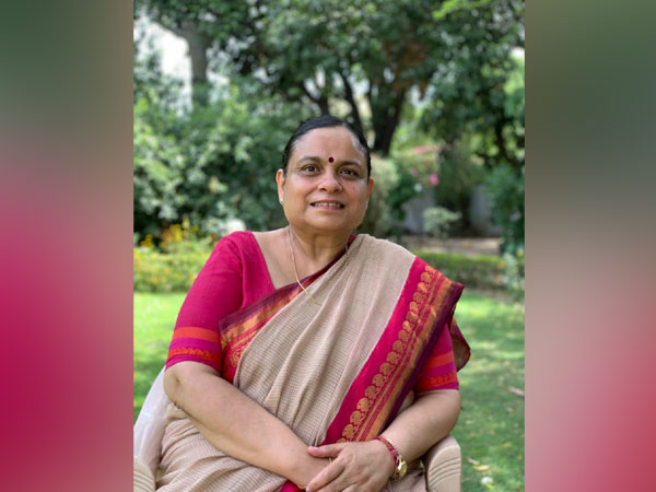 Government doing everything to bring back Indians from Afghanistan: Union Minister Joshi | अफगानिस्तान से भारतीयों को वापस लाने के लिये सबकुछ कर रही सरकार: केन्द्रीय मंत्री जोशी