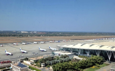 सिंधिया ने मप्र सरकार से विमान ईंधन पर वैट घटाने की मांग की - Hindi News | Scindia demands MP government to reduce VAT on aircraft fuel | Latest india News at Lokmatnews.in