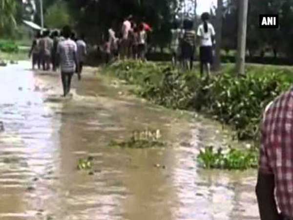 Flood situation worsens in Assam, two killed, 3.65 lakh people affected | असम में बाढ़ की स्थिति और बिगड़ी, दो की मौत, 3.65 लाख लोग प्रभावित