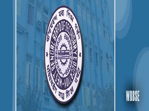 बंगाल बोर्ड कक्षा 10वीं के पाठ्यक्रम को 35 फीसदी तक कम करेगा - Hindi News | Bengal Board to reduce class 10th syllabus by 35% | Latest india News at Lokmatnews.in