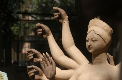 Bengal: Durga Puja stage against overcrowding in front of pandals in the evening | बंगाल : दुर्गा पूजा मंच शाम के समय पंडालों के समक्ष अधिक भीड़ के खिलाफ Bengal: Durga Puja stage against overcrowding in front of pandals in the evening | बंगाल : दुर्गा पूजा मंच शाम के समय पंडालों के समक्ष अधिक भीड़ के खिलाफ