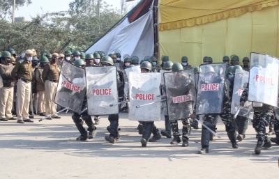 Four members of a family arrested in Jammu double-murder | जम्मू दोहरे-हत्याकांड में एक परिवार के चार लोग गिरफ्तार