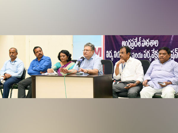 आंध्र प्रदेश सरकार ने स्कूल, कालेज के लिये फीस निर्धारित की - Hindi News | Andhra Pradesh government sets fees for schools, colleges | Latest india News at Lokmatnews.in