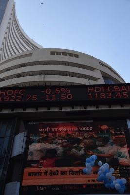 Market hits new highs, Sensex closes above 56,000 mark for the first time | बाजार नई ऊंचाई पर, सेंसेक्स पहली बार 56,000 अंक के ऊपर बंद