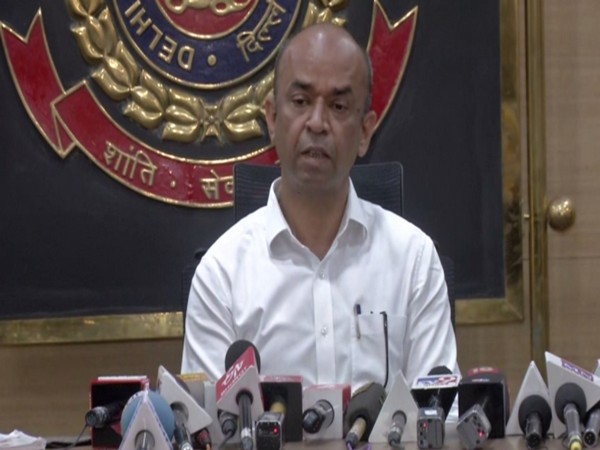 जबरन वसूली मामले में अभिनेत्री लीना मारिया पॉल गिरफ्तार - Hindi News | Actress Leena Maria Paul arrested in extortion case | Latest india News at Lokmatnews.in