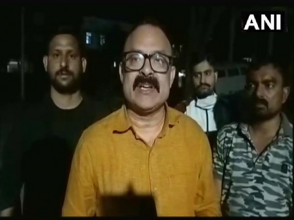 मऊ में अवैध असलहा बनाने के कारखाने का भंडाफोड़, तीन महिलाओं समेत नौ गिरफ्तार - Hindi News | Illegal arms factory busted in Mau, nine including three women arrested | Latest india News at Lokmatnews.in