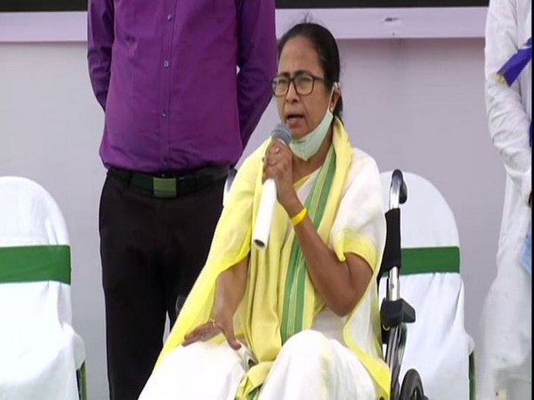 कोविड स्थिति नियंत्रण में है, बंगाल में उपचुनाव की तारीखों की घोषणा करे निर्वाचन आयोग: ममता - Hindi News | Kovid situation is under control, Election Commission should announce dates for by-elections in Bengal: Mamta | Latest india News at Lokmatnews.in