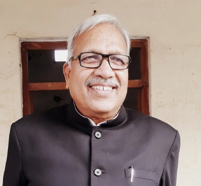 Former minister Ambika Chaudhary and Mukhtar Ansari's brother Sibagatulla joins SP | पूर्व मंत्री अंबिका चौधरी और मुख्‍तार अंसारी के भाई सिबगतुल्‍ला सपा में शामिल