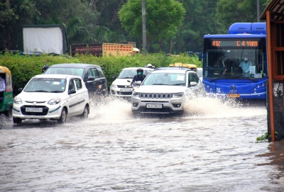 Traffic affected at many places due to waterlogging in Delhi | दिल्ली में जलभराव के कारण कई स्थानों पर यातायात प्रभावित