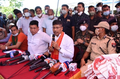 60 more Bodo militants surrender in Assam | असम में 60 और बोडो उग्रवादियों ने किया आत्मसमर्पण 60 more Bodo militants surrender in Assam | असम में 60 और बोडो उग्रवादियों ने किया आत्मसमर्पण