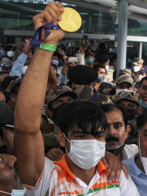 Para javelin thrower Jhajharia had made up his mind to say goodbye to sports in 2013. | पैरा भाला फेंक खिलाड़ी झाझरिया ने 2013 में खेलों को अलविदा कहने का मन बना लिया था