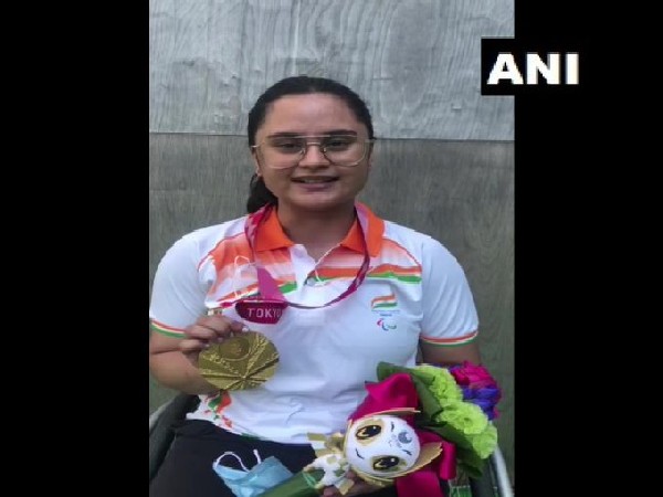 PM Modi congratulates IAS officer Suhas for winning a medal in Paralympics | प्रधानमंत्री मोदी ने पैरालंपिक में पदक जीतने पर आईएएस अधिकारी सुहास को बधाई दी