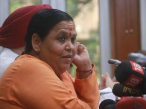 Uma Bharti appears before CBI court in Babri case | english.lokmat.com