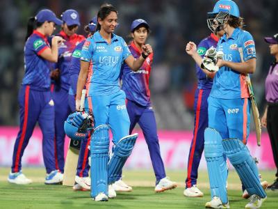 Harmanpreet, Sciver-Brunt fire as Mumbai Indians post 195/4 against Delhi Capitals