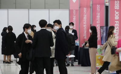 S.Korea adds jobs for 21st straight month, growth slows | S.Korea adds jobs for 21st straight month, growth slows