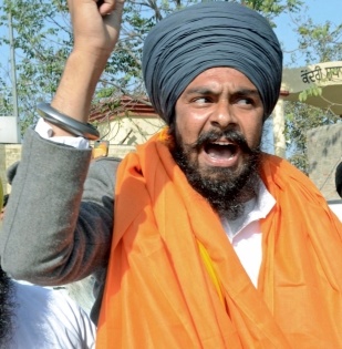Radical Amritpal Singh held in Punjab after high-speed chase, internet services suspended | Radical Amritpal Singh held in Punjab after high-speed chase, internet services suspended