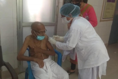 125-year-old man takes jab in Varanasi | 125-year-old man takes jab in Varanasi