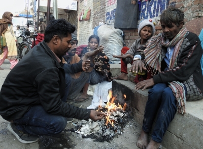 Cold day in Delhi, minimum temp at 8 degrees Celsius | Cold day in Delhi, minimum temp at 8 degrees Celsius