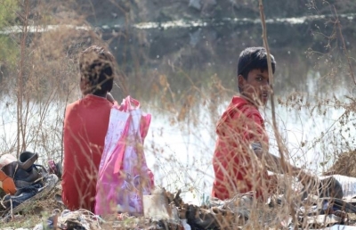 To sustain their families during lockdown, kids from rural J&K skip school for odd jobs | To sustain their families during lockdown, kids from rural J&K skip school for odd jobs