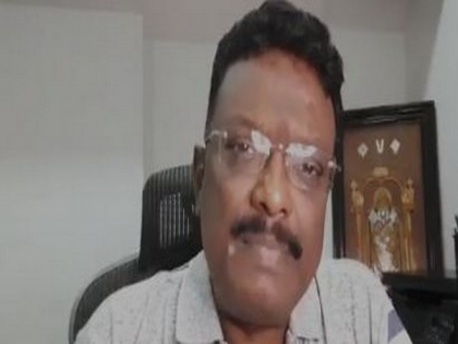 Congress leader Sravan rebukes 2 TRS Ministers for allegedly consuming banned 'gutka', demands their ouster from Cabinet | Congress leader Sravan rebukes 2 TRS Ministers for allegedly consuming banned 'gutka', demands their ouster from Cabinet