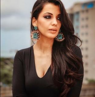 Mugdha Godse, Shama Sikander thank spiritual guru, staff on Teachers' Day | Mugdha Godse, Shama Sikander thank spiritual guru, staff on Teachers' Day Mugdha Godse, Shama Sikander thank spiritual guru, staff on Teachers' Day | Mugdha Godse, Shama Sikander thank spiritual guru, staff on Teachers' Day