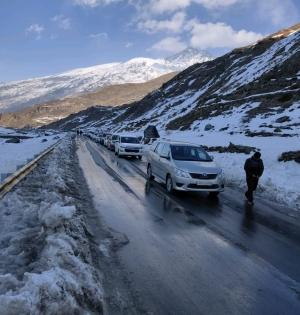 Elaborate arrangements for Atal Tunnel traffic: DGP Kundu | Elaborate arrangements for Atal Tunnel traffic: DGP Kundu Elaborate arrangements for Atal Tunnel traffic: DGP Kundu | Elaborate arrangements for Atal Tunnel traffic: DGP Kundu