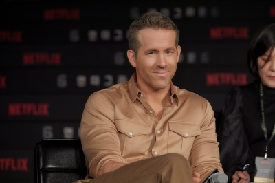 Ryan Reynolds crashes Hugh Jackman's 'X-Men' meet | Ryan Reynolds crashes Hugh Jackman's 'X-Men' meet