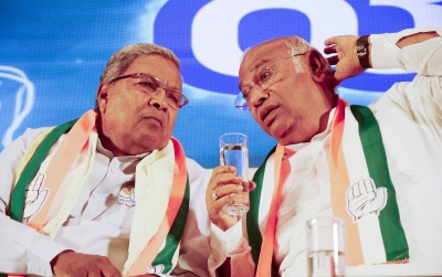 Congress observers to submit report to Kharge, Siddaramaiah to arrive in Delhi | Congress observers to submit report to Kharge, Siddaramaiah to arrive in Delhi