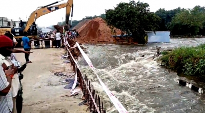 Parts of Anantapur town inundated after heavy rains | Parts of Anantapur town inundated after heavy rains