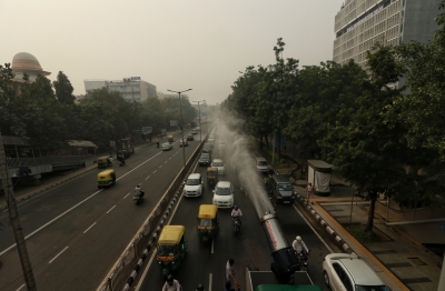 Delhi's air quality further improves, but still 'very poor' | Delhi's air quality further improves, but still 'very poor'