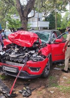 Kerala CPI-M MP A.M. Ariff injured in car accident | Kerala CPI-M MP A.M. Ariff injured in car accident