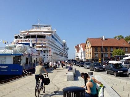Norwegian city to offer free public transport to tackle traffic spike | Norwegian city to offer free public transport to tackle traffic spike