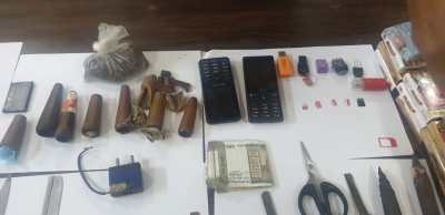 Arms, ganja & phones recovered from B'luru central jail | Arms, ganja & phones recovered from B'luru central jail Arms, ganja & phones recovered from B'luru central jail | Arms, ganja & phones recovered from B'luru central jail