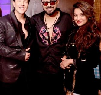 Adaa Khan, Kabeer Bhartiya to feature in new romantic track 'Barsaye' | Adaa Khan, Kabeer Bhartiya to feature in new romantic track 'Barsaye'