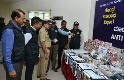 Drug peddling gang operating in metro cities busted; K'taka police seize Rs 2 cr drug substances | Drug peddling gang operating in metro cities busted; K'taka police seize Rs 2 cr drug substances