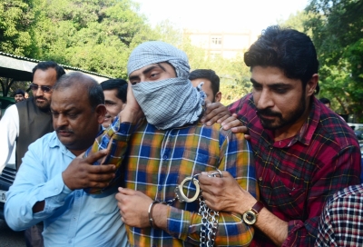 Court extends Shahrukh Khan's police custody by 3 days | Court extends Shahrukh Khan's police custody by 3 days Court extends Shahrukh Khan's police custody by 3 days | Court extends Shahrukh Khan's police custody by 3 days