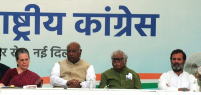 All CWC members, general secretaries and in-charges resign to let Kharge chose new Cong team | All CWC members, general secretaries and in-charges resign to let Kharge chose new Cong team