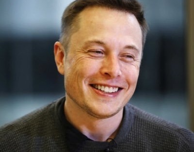 Elon Musk flies to UK amid plans for giant Tesla 'gigafactory' | Elon Musk flies to UK amid plans for giant Tesla 'gigafactory'