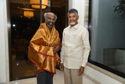 Rajinikanth calls on Chandrababu Naidu in Hyderabad | Rajinikanth calls on Chandrababu Naidu in Hyderabad