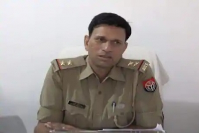 UP Police official found using stolen car | UP Police official found using stolen car