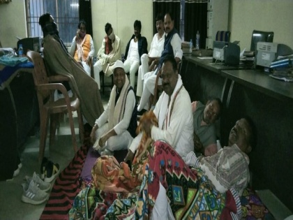 BJP MPs, MLAs detained by Sambalpur police for protesting without permission | BJP MPs, MLAs detained by Sambalpur police for protesting without permission