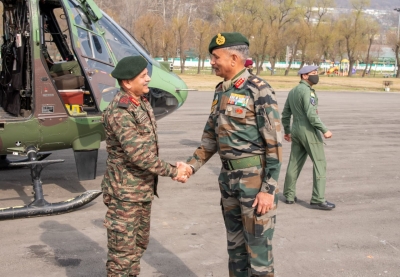 Northern Army commander reviews security scenario in Kashmir | Northern Army commander reviews security scenario in Kashmir